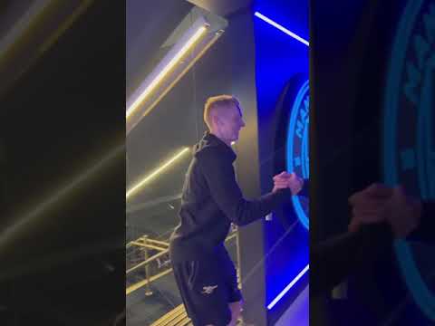 Oleksandr zinchenko is back at man city for the first time since joining arsenal #shorts 7
