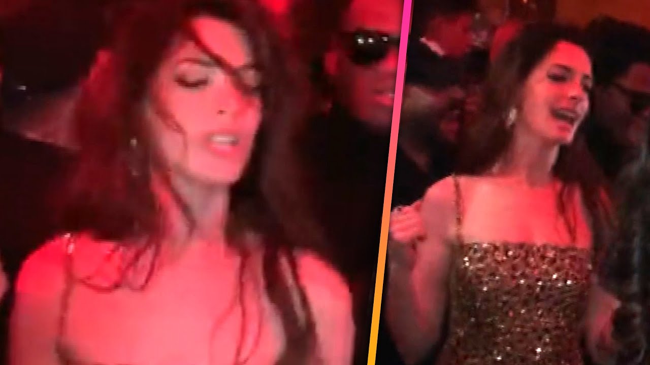 Anne hathaway is the dancing queen of paris fashion week 13