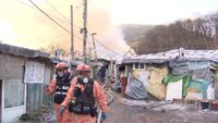 Hundreds evacuated after fire in one of seoul's last slums 7